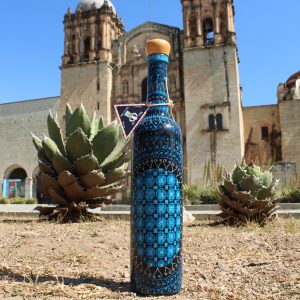 Botella tipo Grecas y mándalas