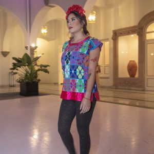 Blusa flores pétalos multicolor